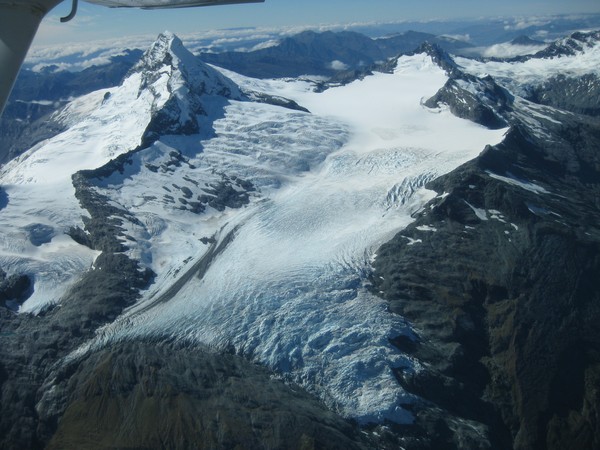 Mt Aspiring's Bonar Glacier this year displayed a reasonably clear end of summer snowline. The glacier lost more ice mass than it gained in the period April 2008&#8211;March 2009